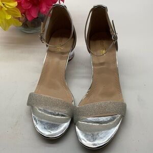 Dream Paris Ortene Sulver Heels with Clear Heel Sz 8.5. MCH0826C